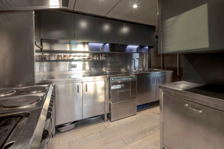 Q.m. Yacht Photos Pics 