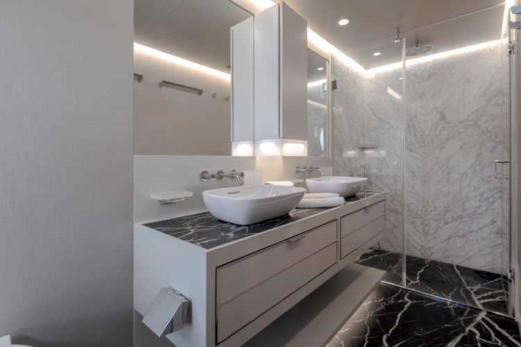 Q.m. Yacht Photos Pics 