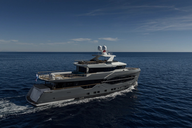 Q.m. Yacht Photos Pics 