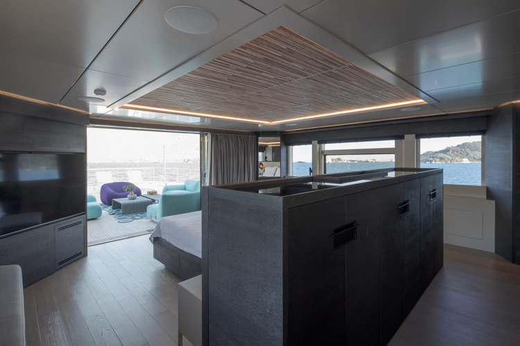 Q.m. Yacht Photos Pics 