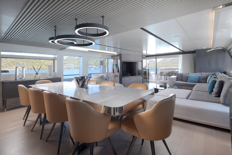 Q.m. Yacht Photos Pics 