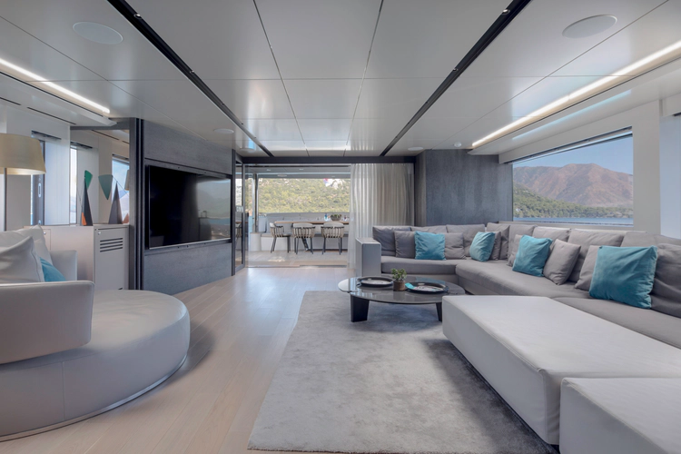 Q.m. Yacht Photos Pics 