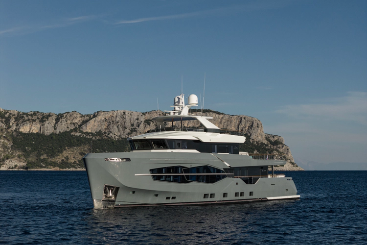 Q.m. Yacht Photos Pics 