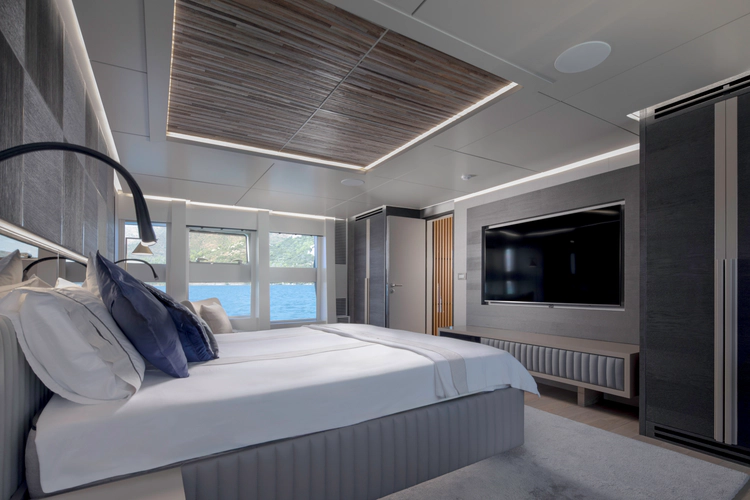 Q.m. Yacht Photos Pics 