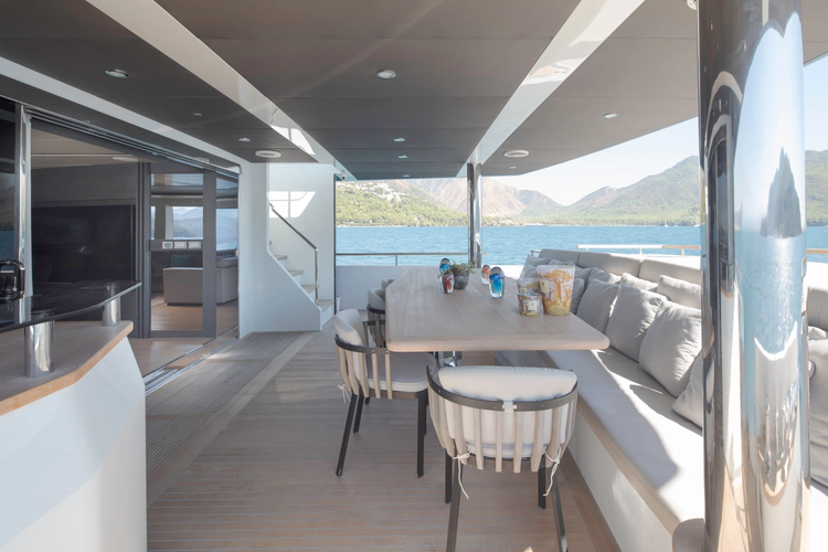 Q.m. Yacht Photos Pics 