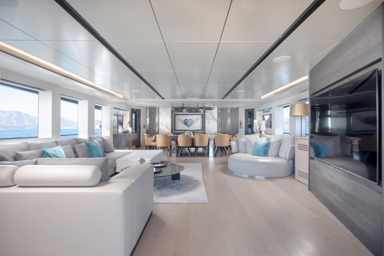 Q.m. Yacht Photos Pics 