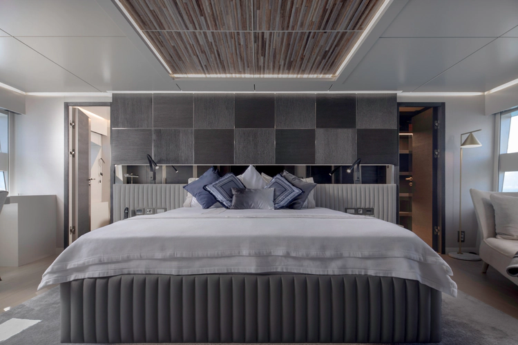 Q.m. Yacht Photos Pics 