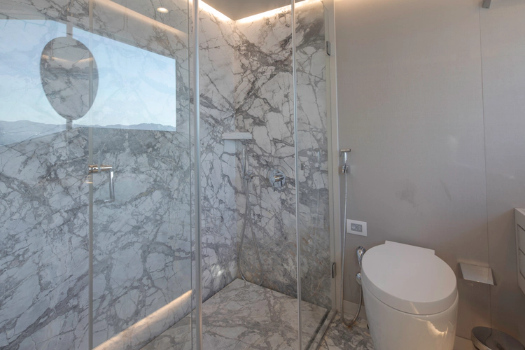 Q.m. Yacht Photos Pics 