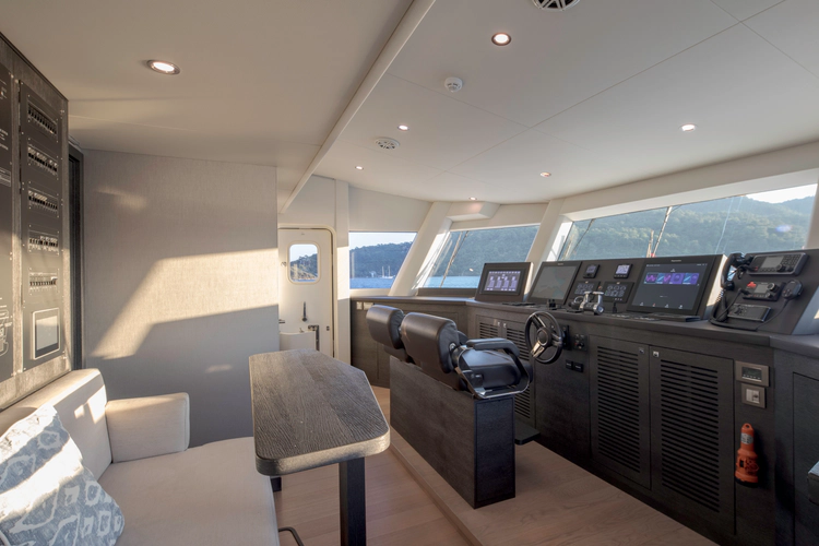 Q.m. Yacht Photos Pics 