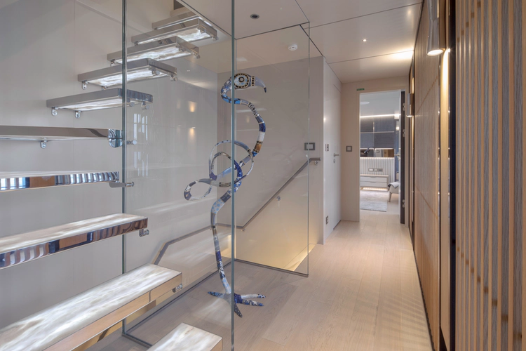 Q.m. Yacht Photos Pics 