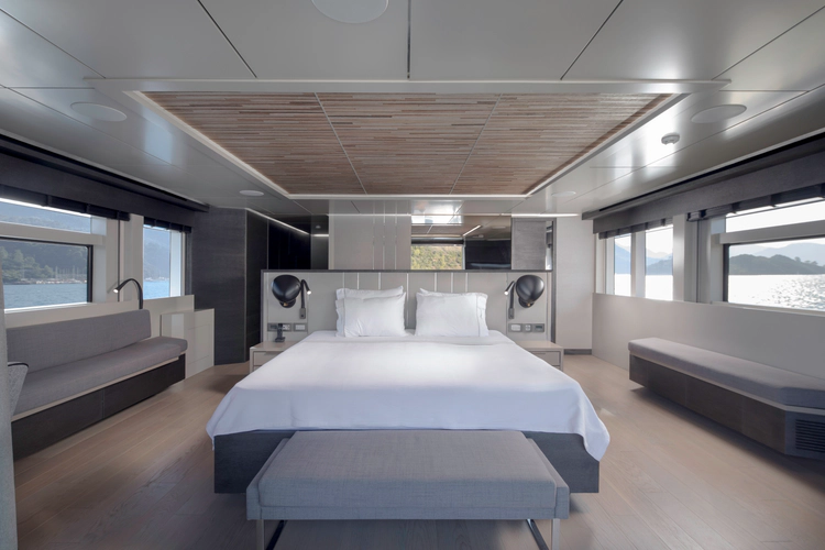 Q.m. Yacht Photos Pics 