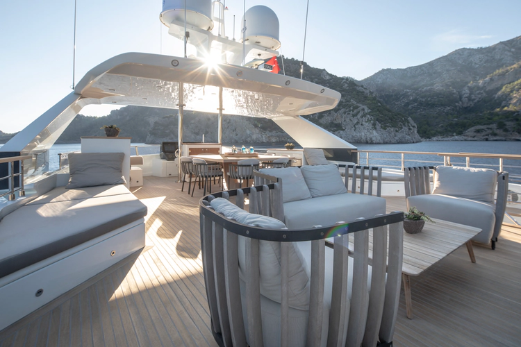 Q.m. Yacht Photos Pics 