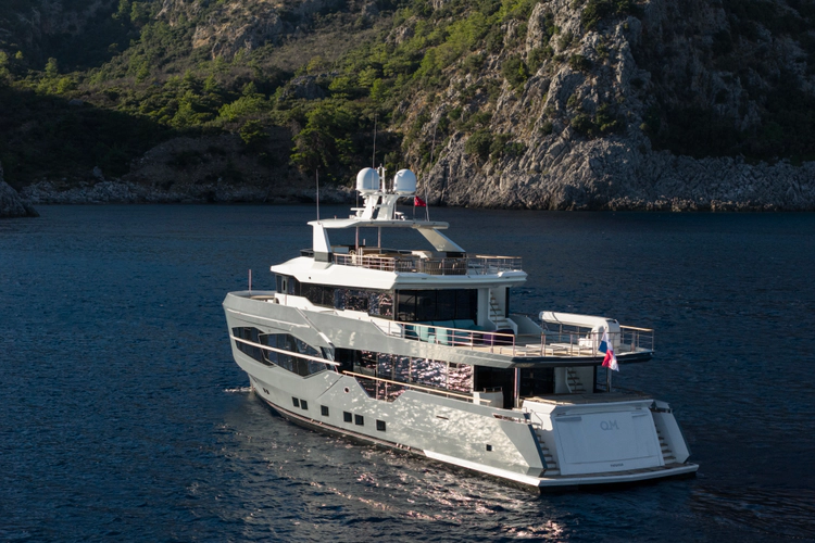 Q.m. Yacht Photos Pics 