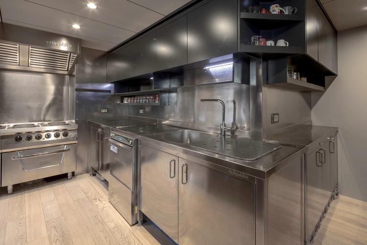 Q.m. Yacht Photos Pics 