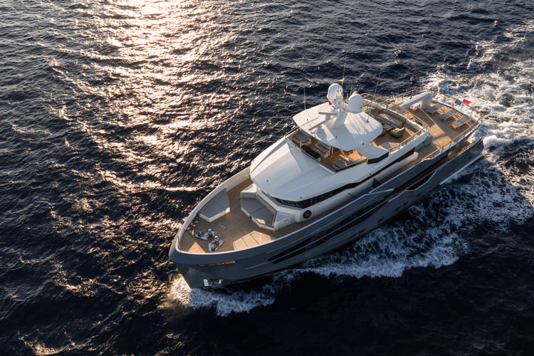 Q.m. Yacht Photos Pics 