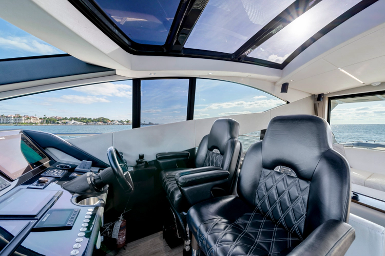 Gravitas Yacht Photos Pics 