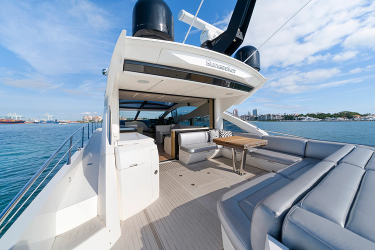 Gravitas Yacht Photos Pics 