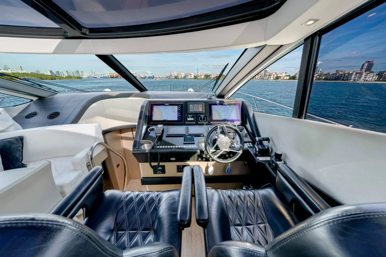 Gravitas Yacht Photos Pics 
