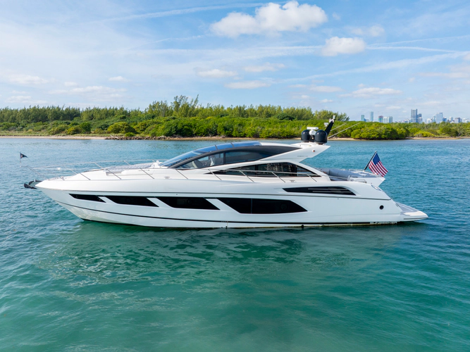 Gravitas Yacht Photos Pics 