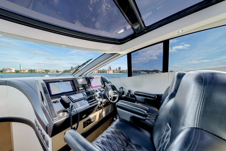 Gravitas Yacht Photos Pics 