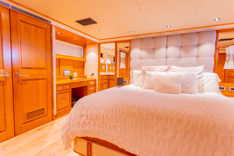 Dozer Yacht Photos Pics 