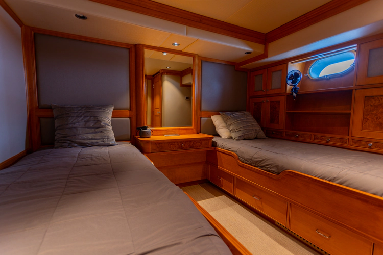 Dozer Yacht Photos Pics 