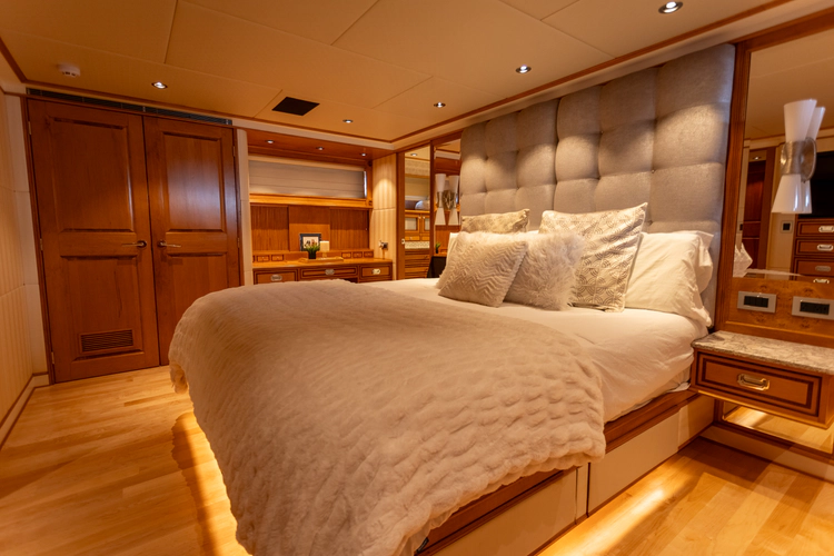 Dozer Yacht Photos Pics 