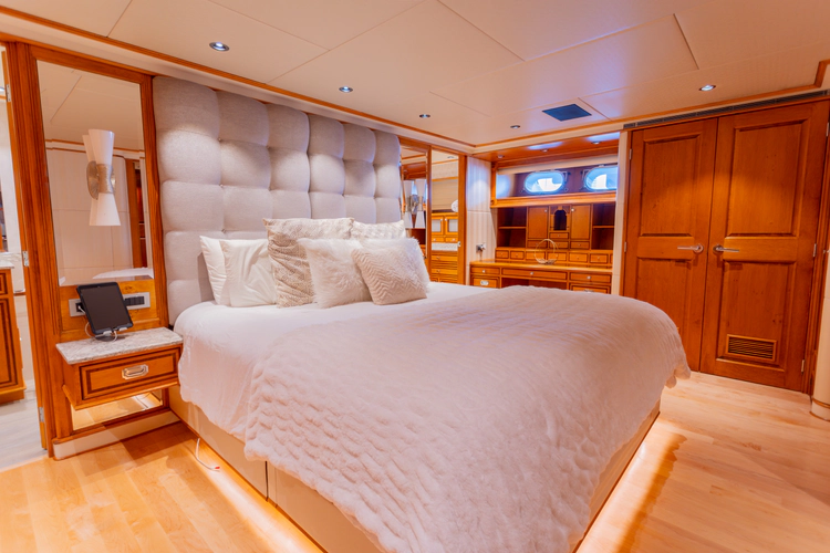 Dozer Yacht Photos Pics 