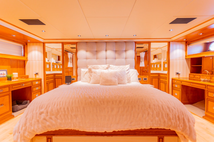 Dozer Yacht Photos Pics 