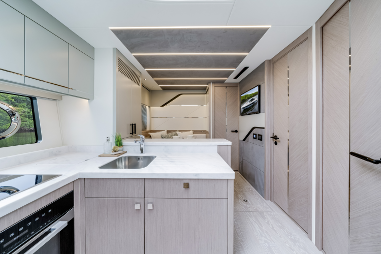 Predator 75 Yacht Photos Pics 