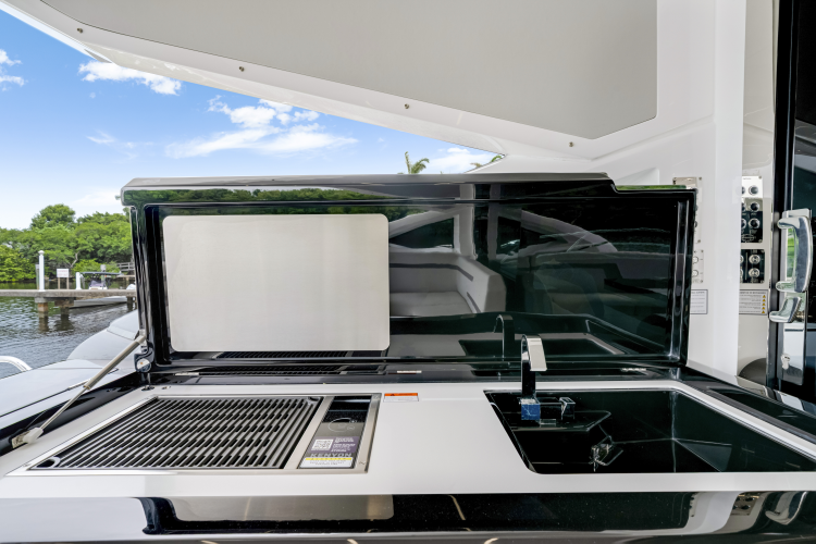 Predator 75 Yacht Photos Pics 