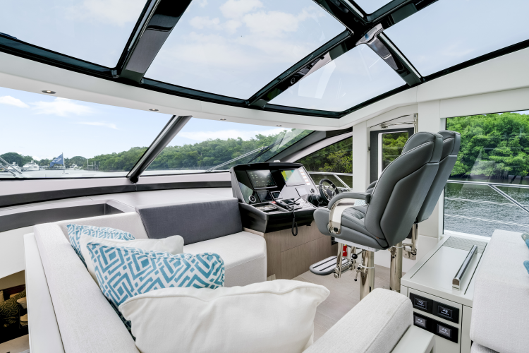 Predator 75 Yacht Photos Pics 