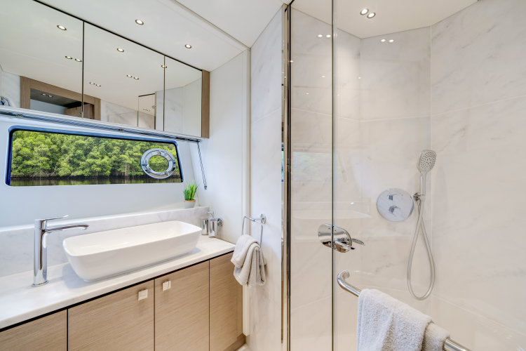 Predator 75 Yacht Photos Pics 