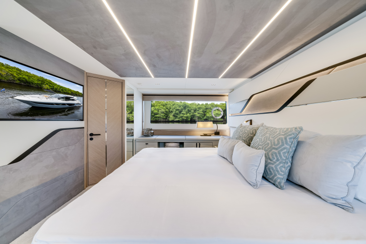 Predator 75 Yacht Photos Pics 