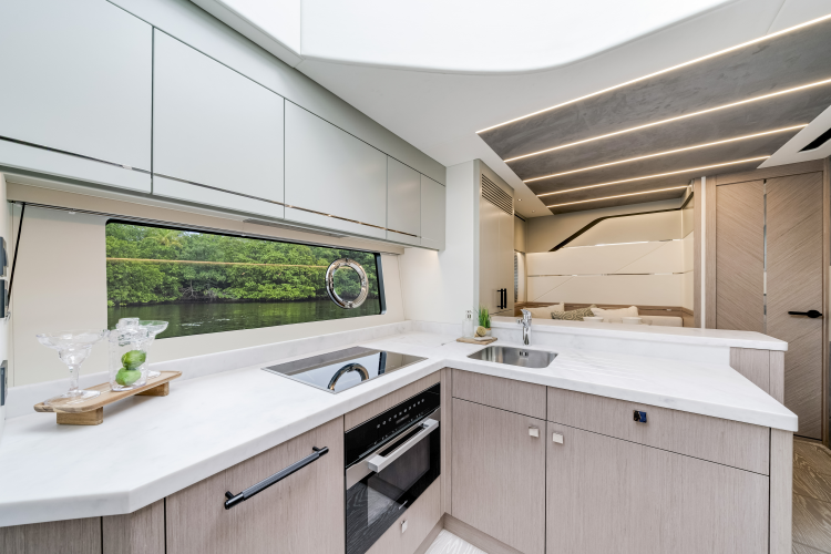 Predator 75 Yacht Photos Pics 