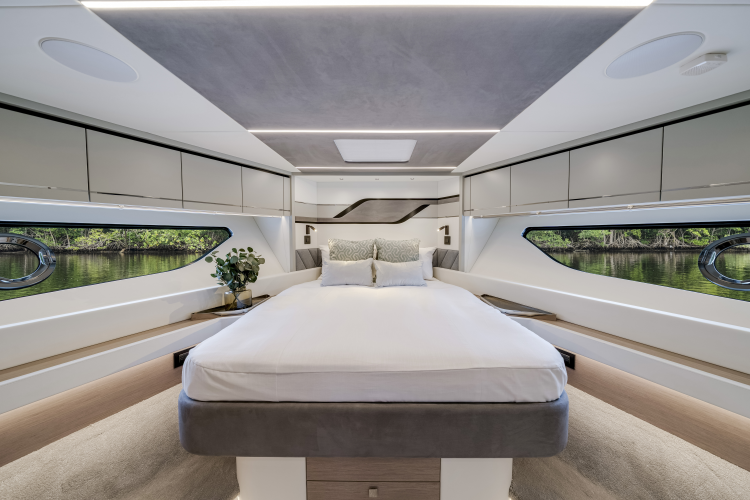 Predator 75 Yacht Photos Pics 