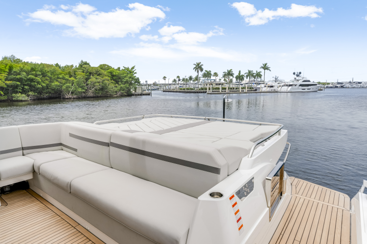 Predator 75 Yacht Photos Pics 