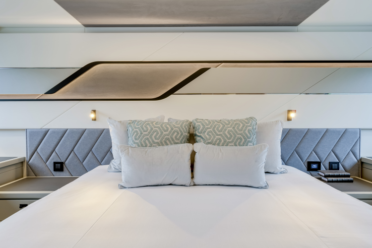 Predator 75 Yacht Photos Pics 