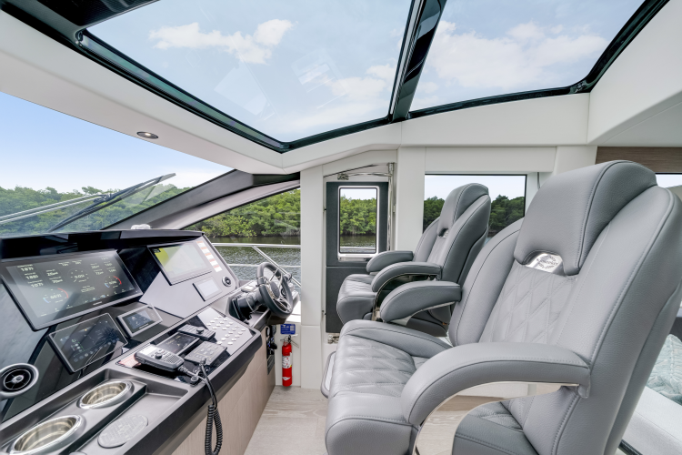 Predator 75 Yacht Photos Pics 