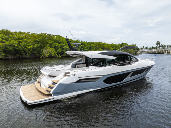 Predator 75 Yacht Photos Pics 