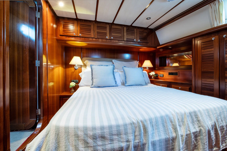 Niu Tranquil Yacht Photos Pics 