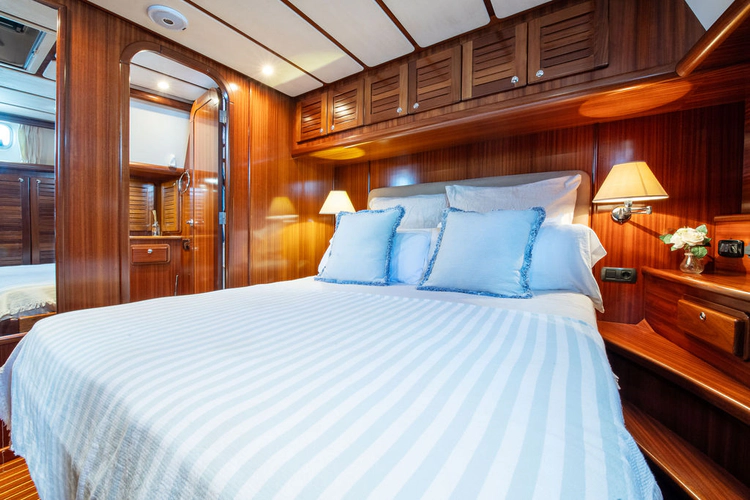 Niu Tranquil Yacht Photos Pics 