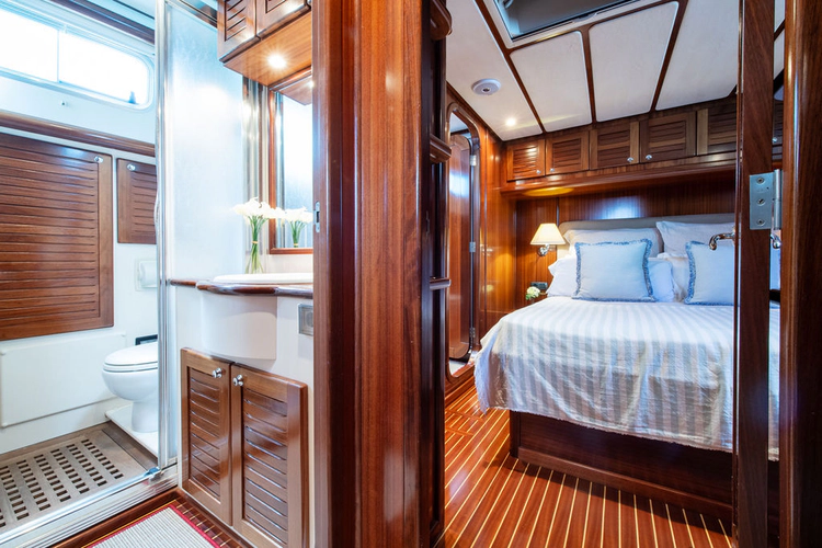 Niu Tranquil Yacht Photos Pics 