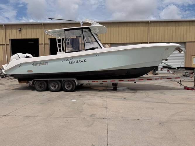 33' Everglades 2019