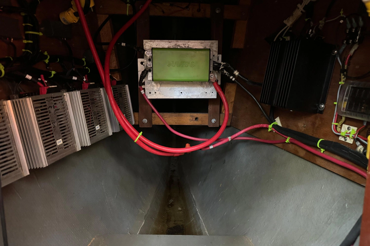 Annie Yacht Photos Pics 