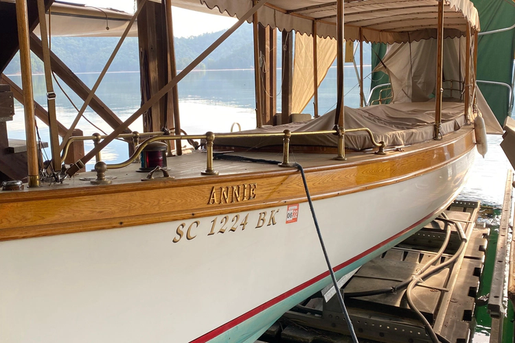 Annie Yacht Photos Pics 