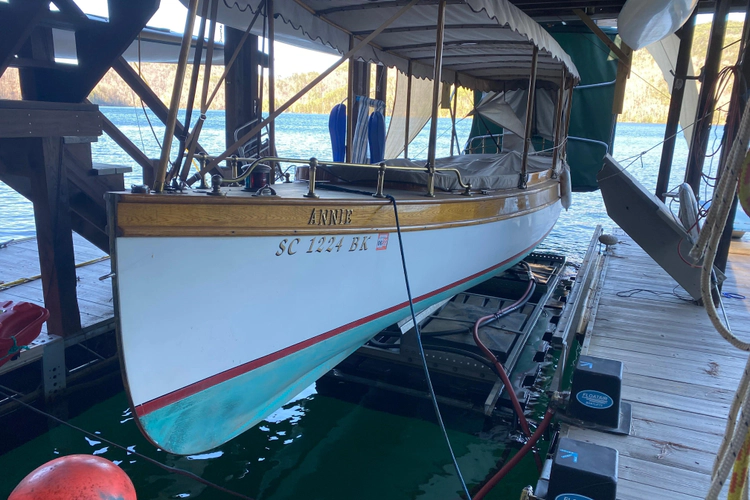 Annie Yacht Photos Pics 