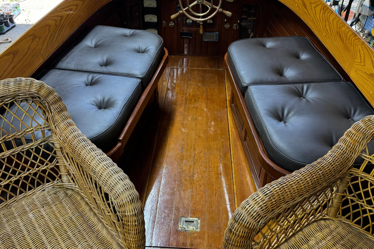 Annie Yacht Photos Pics 