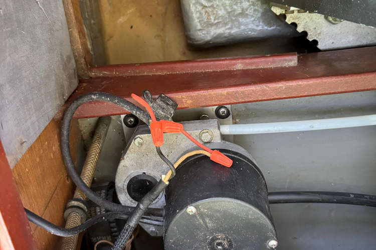 Annie Yacht Photos Pics 