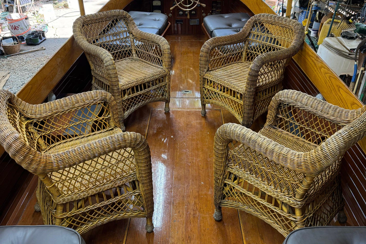 Annie Yacht Photos Pics 